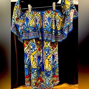 Cold-shoulder dress. Vibrant colors, Nee